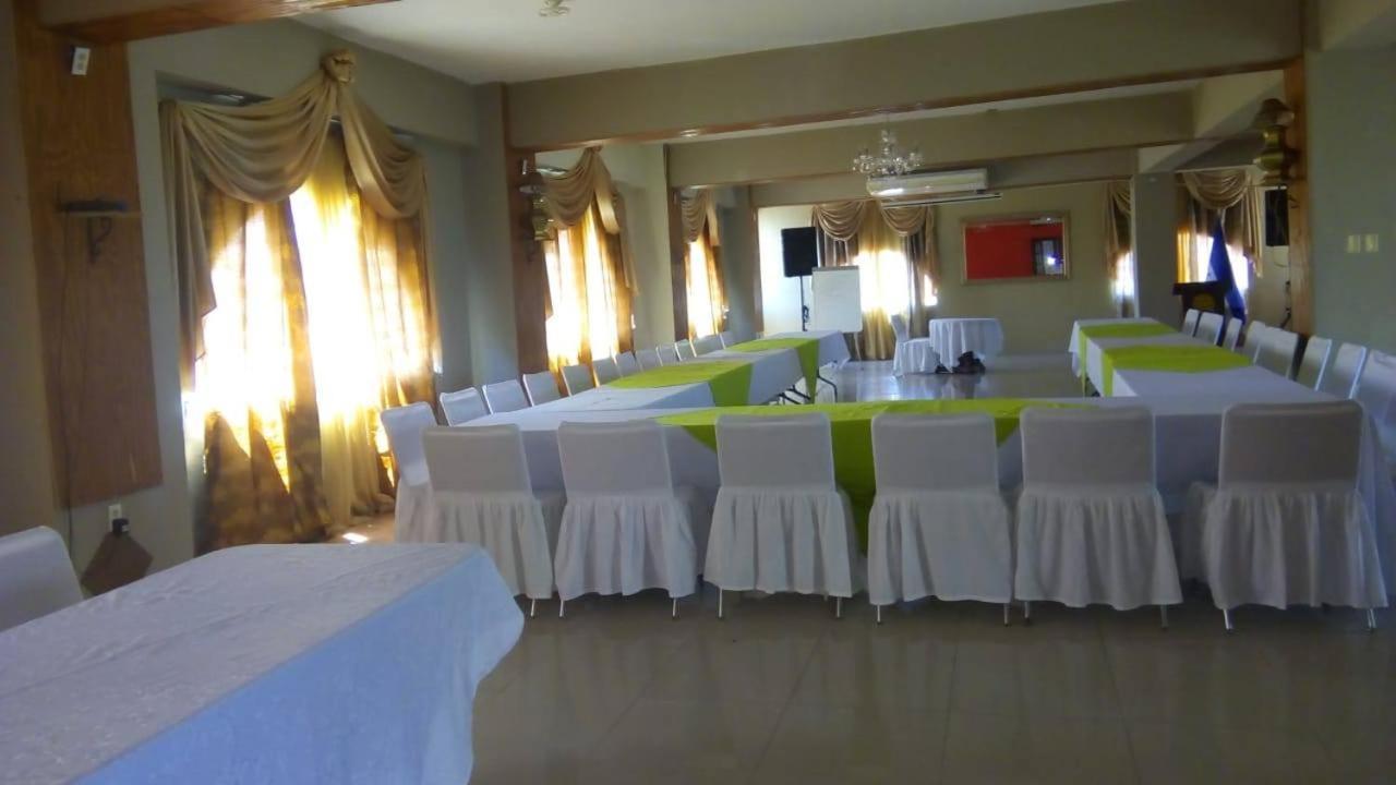 Hotel Art Deco Beach La Ceiba Esterno foto
