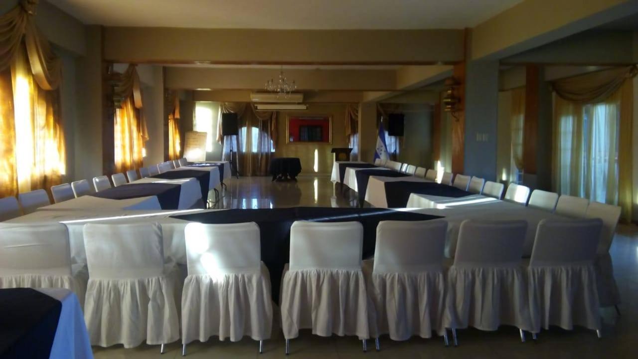 Hotel Art Deco Beach La Ceiba Esterno foto
